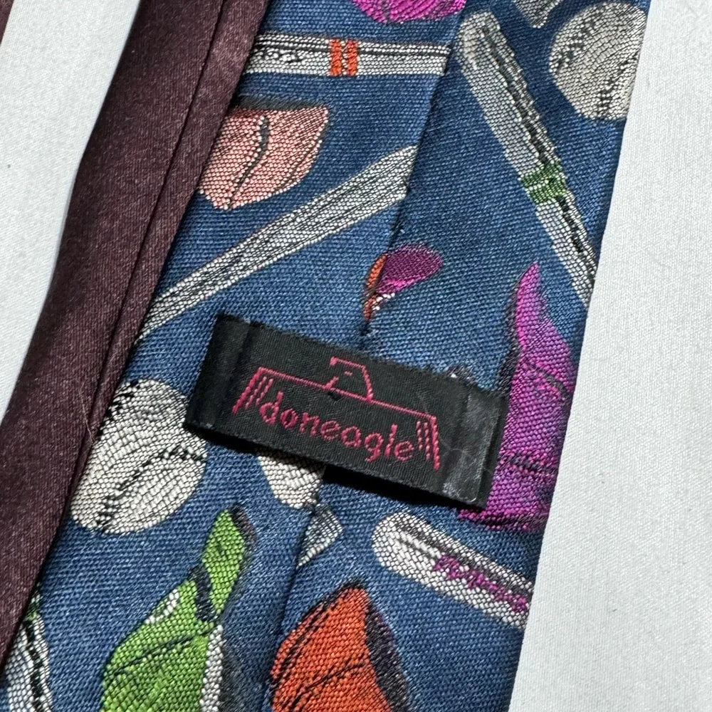 LOT OF 4‎ MENS TIES. TOMMY HILFIGER, CALVIN KLEIN, DONEAGLE, ROUNDTREE AND YORKE